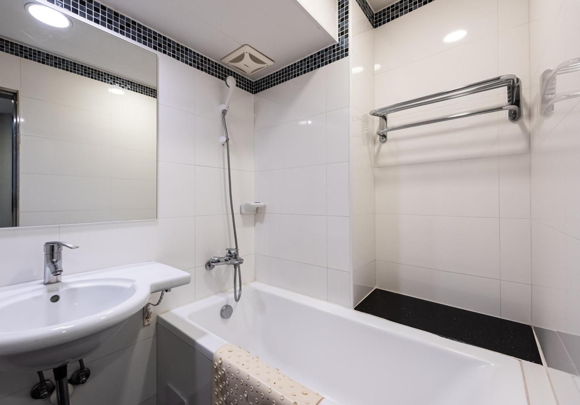 Hub Hotel - Zhongshan Branch Taipei Bagian luar foto