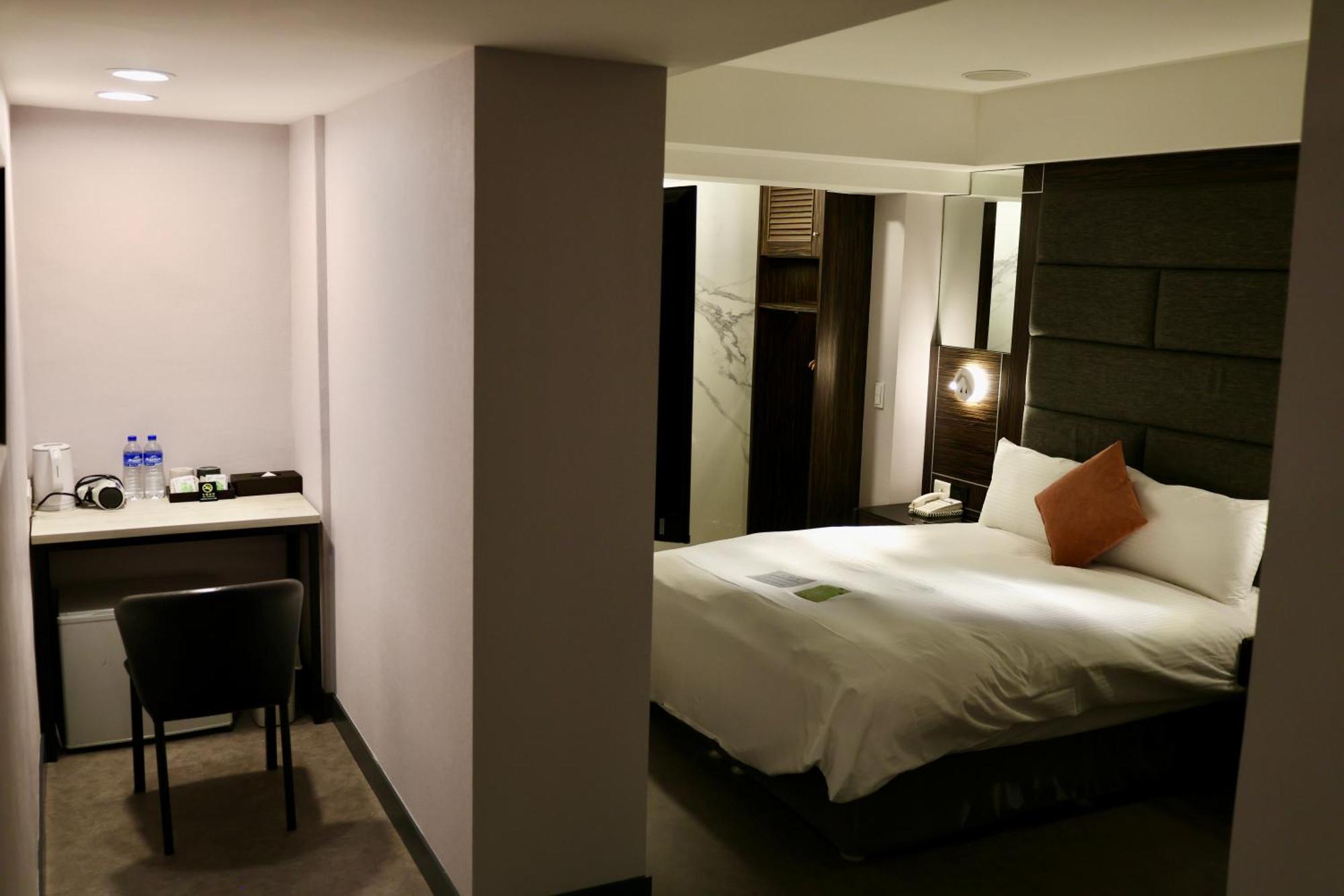 Hub Hotel - Zhongshan Branch Taipei Bagian luar foto
