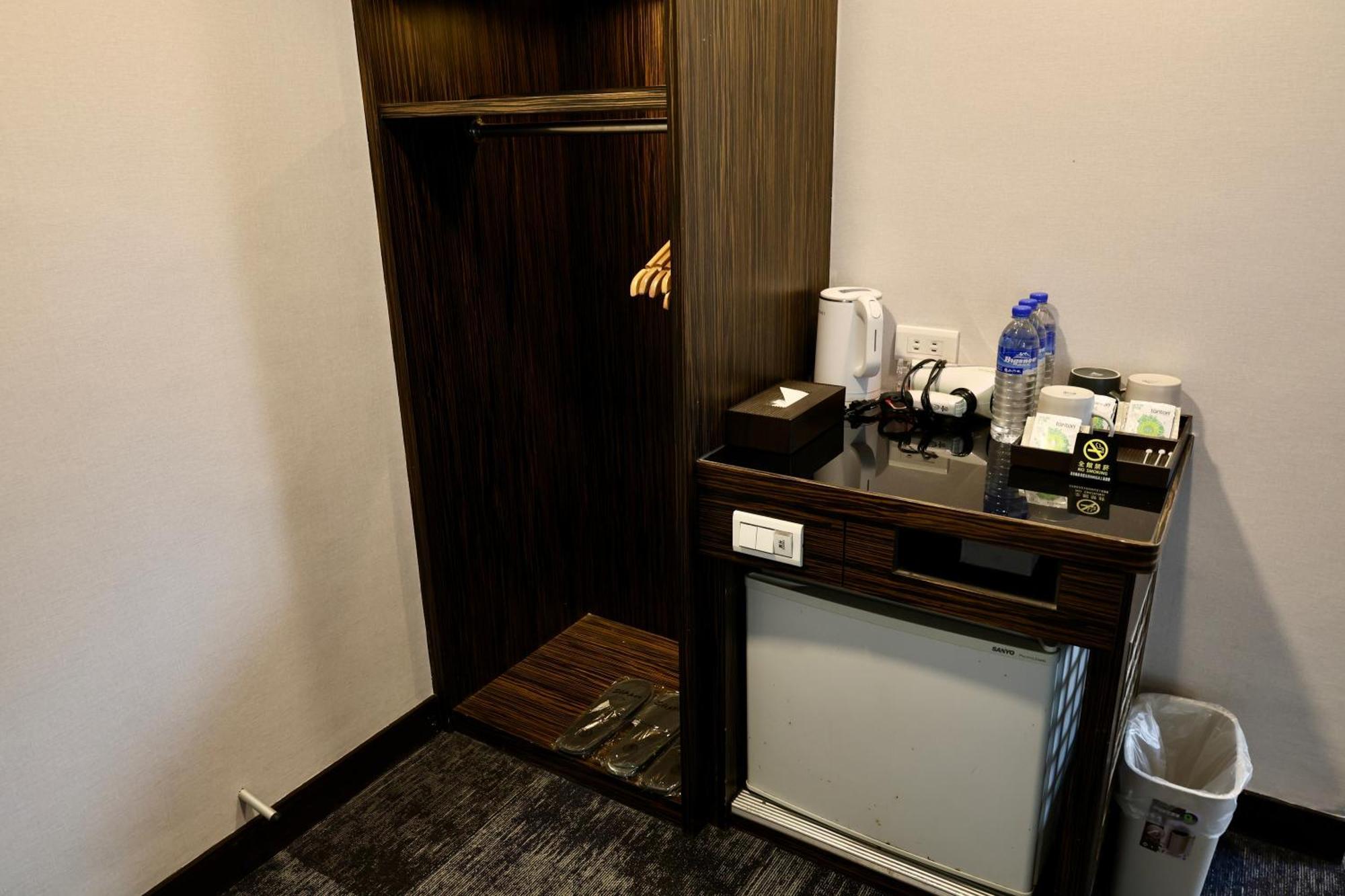 Hub Hotel - Zhongshan Branch Taipei Bagian luar foto